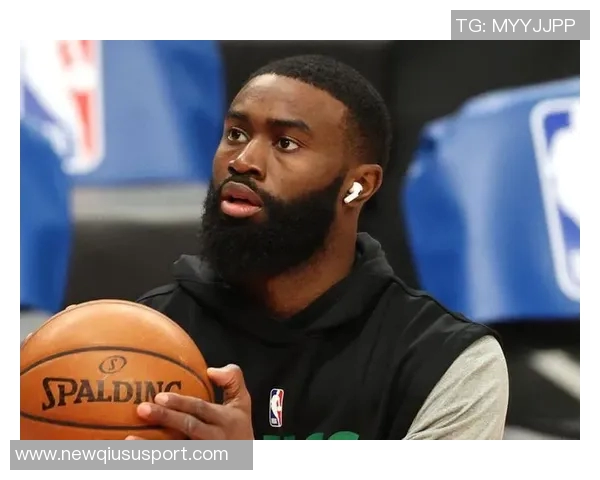 杰伦布朗半场表现惊艳10投8中三分命中率高达80砍下22分引领球队奋勇争先