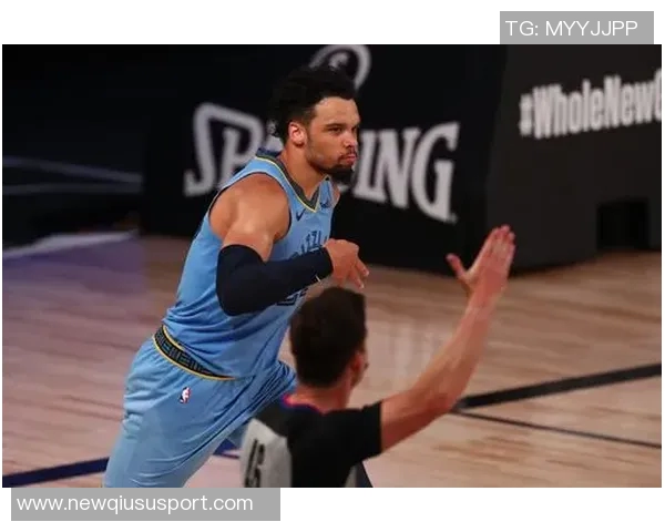 狄龙表现抢眼18投7中砍下18分布克出手数的两倍展现实力 狄龙表现抢眼18投7中砍下18分布克出手数的两倍展现实力