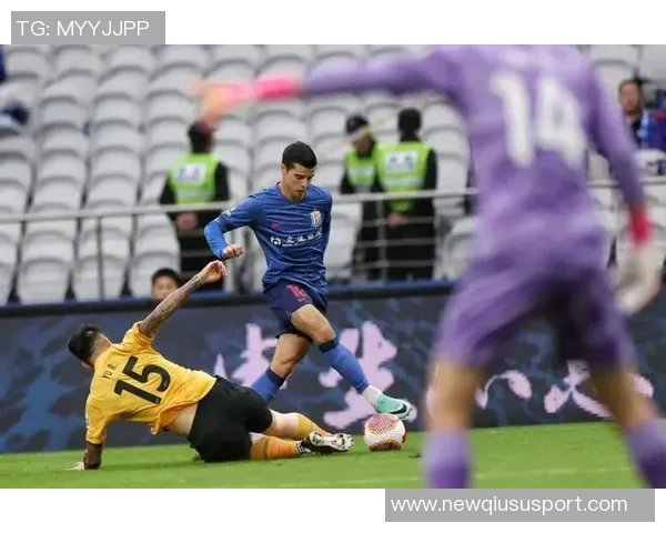 上海申花在中超第29轮以1-0小胜深圳新鹏城成功夺得重要三分 上海申花在中超第29轮以1-0小胜深圳新鹏城成功夺得重要三分