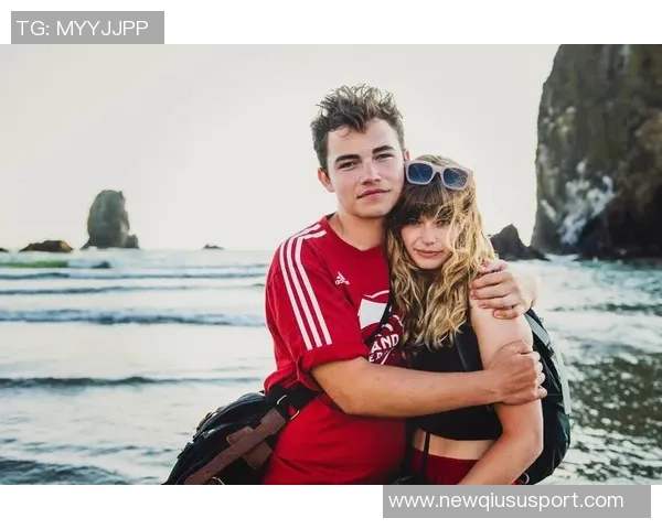 神奇的第71分钟吉马良斯与赖斯同场进球后甜蜜亲吻镜头瞬间